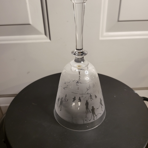 Fenton Crystal Winter Skating Scene Bell 1978 - Picture 9 of 9